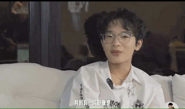 17岁钟美美：有名，有钱，但妈妈还是被爸爸打骨折了…