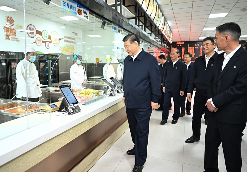 
                习近平在青海考察时强调：持续推进青藏高原生态保护和高质量发展 奋力谱写中国式现代化青海篇章
            