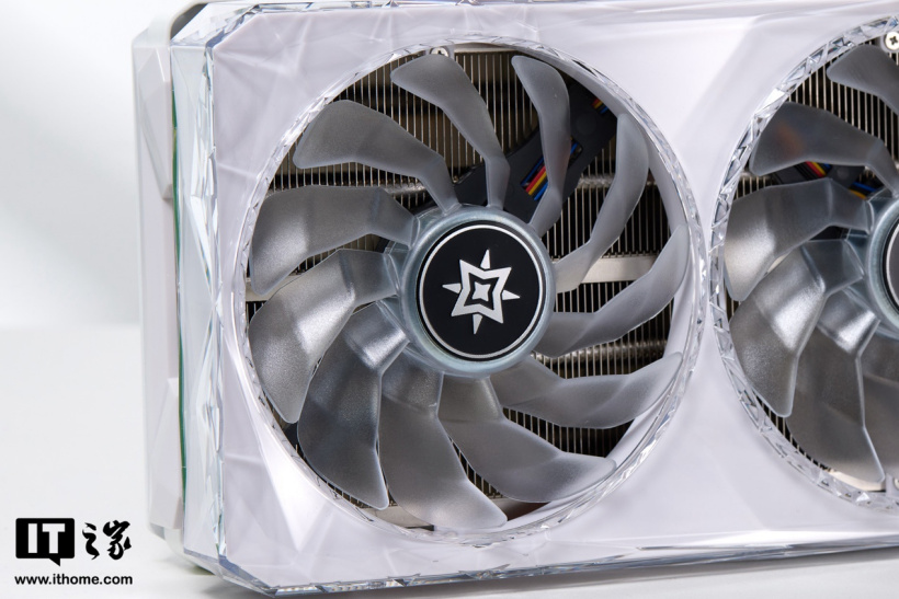 始于颜值,更可定制,影驰 GeForce RTX 4070 Ti SUPER 星曜 OC 开箱图赏