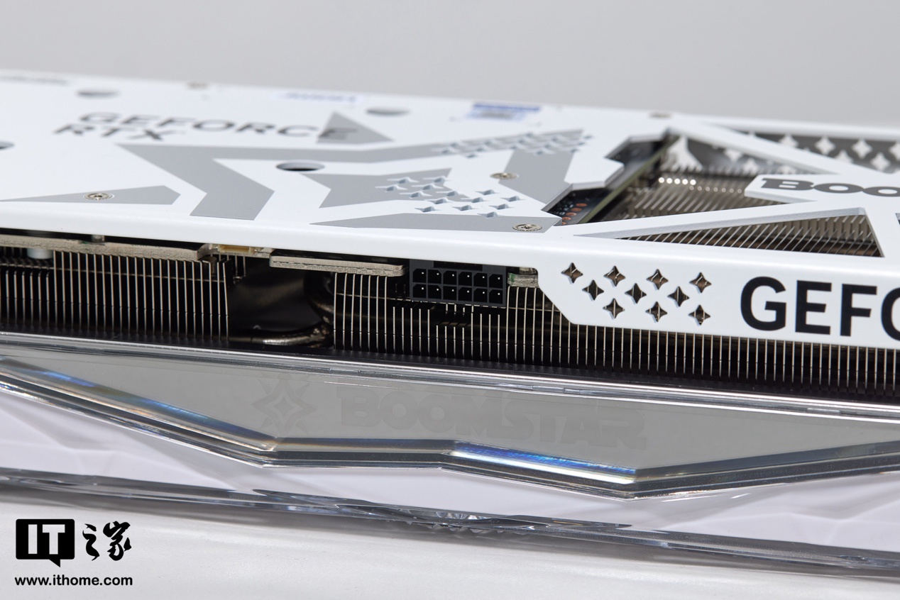 始于颜值,更可定制,影驰 GeForce RTX 4070 Ti SUPER 星曜 OC 开箱图赏