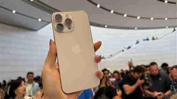 iPhone 16全系5种颜色实拍：你看中哪个？（种颜色.实拍.看中）