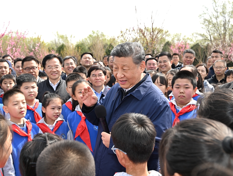 
                习近平会见孟加拉国临时政府首席顾问尤努斯
            